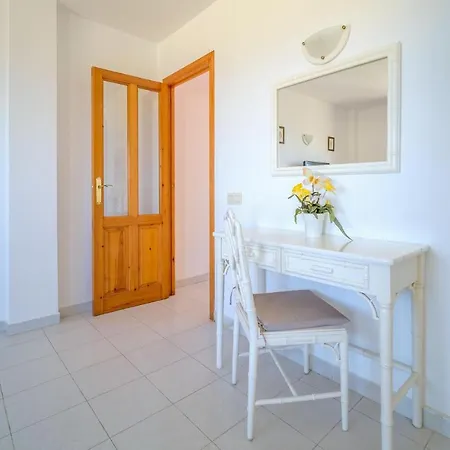 1 Bedroom Lovely In Apartment