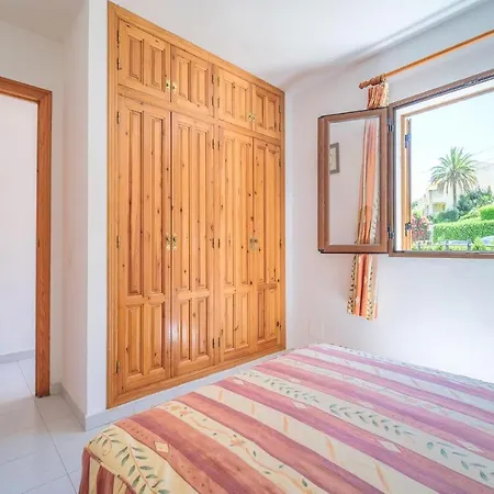 Apartamento Stunning In With Kitchen