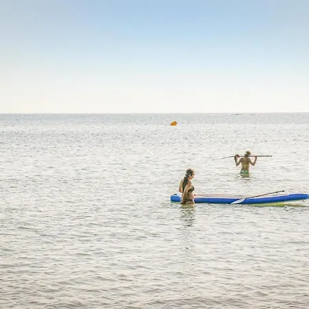 1 Bedroom Lovely In Appartement